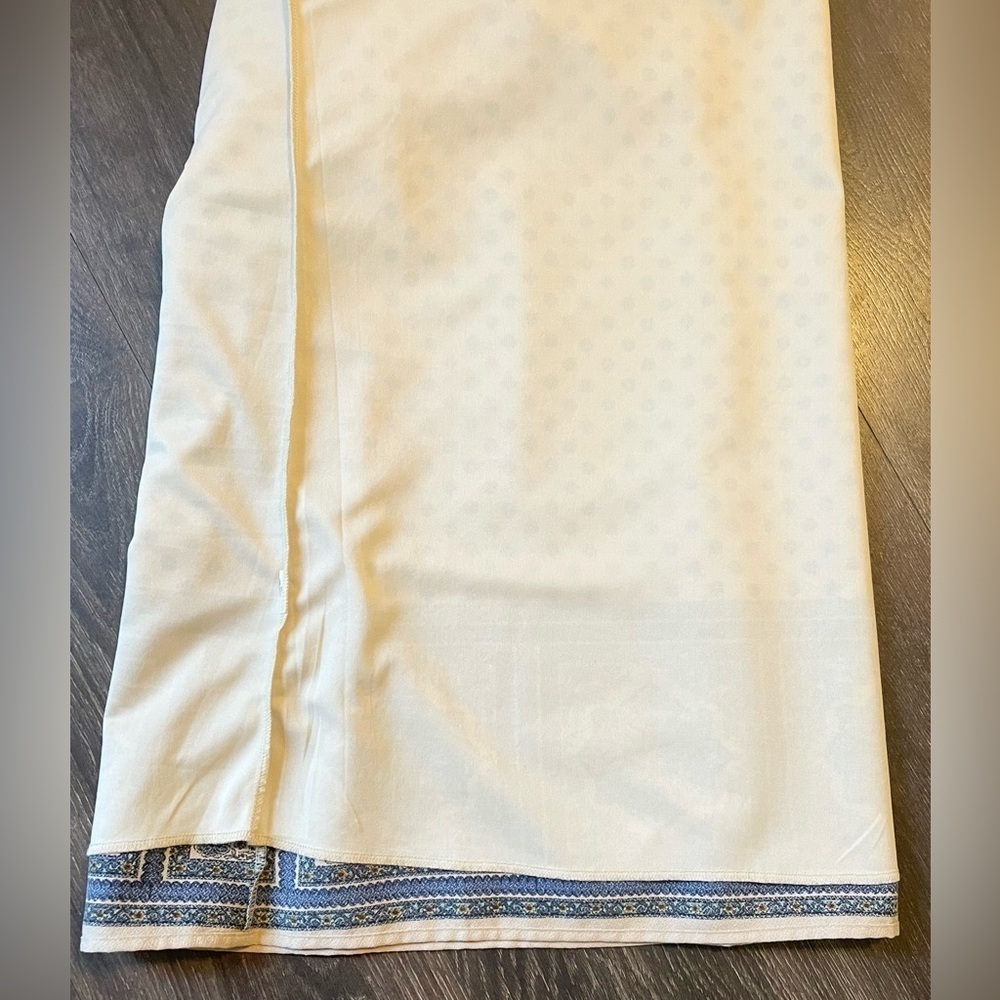 Jella Couture dress, crop sleeves with button design.​​​​​​​ - Picture 4 of 8